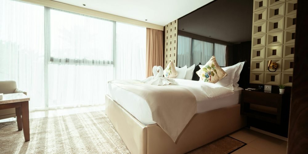 Quarto com muita Luz Externa